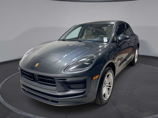 2022 Porsche Macan AWD photo