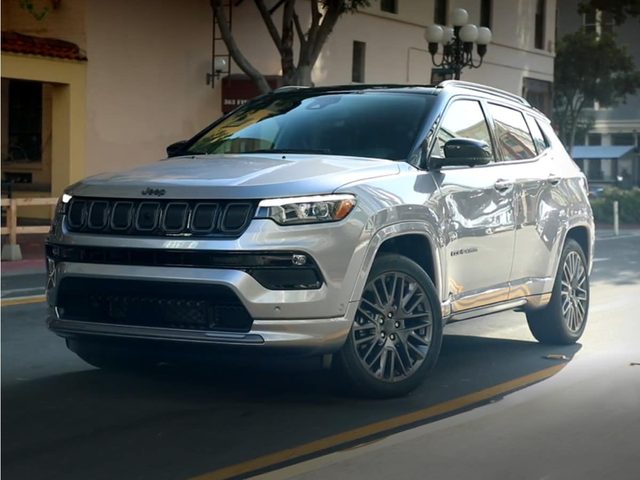 2022 Jeep Compass Latitude 4WD photo