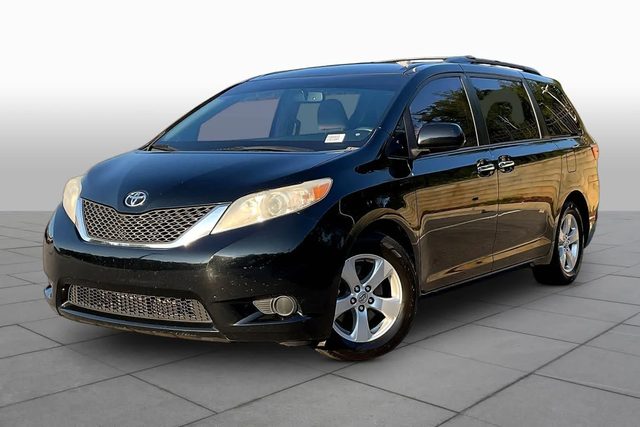 2015 Toyota Sienna LE FWD photo