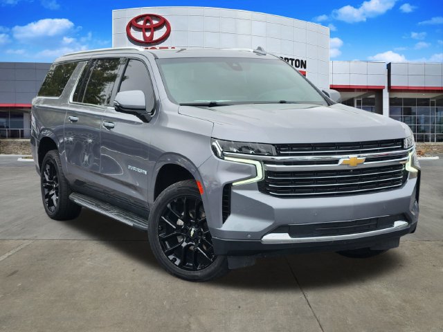 2022 Chevrolet Suburban LT 4WD photo