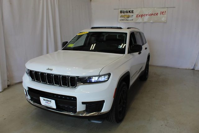 2022 Jeep Grand Cherokee L Laredo 4WD photo