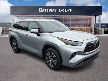 2022 Toyota Highlander Hybrid XLE AWD photo