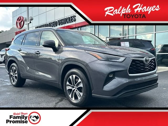 2022 Toyota Highlander XLE FWD photo