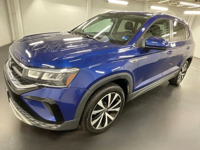 2022 Volkswagen Taos SE AWD photo