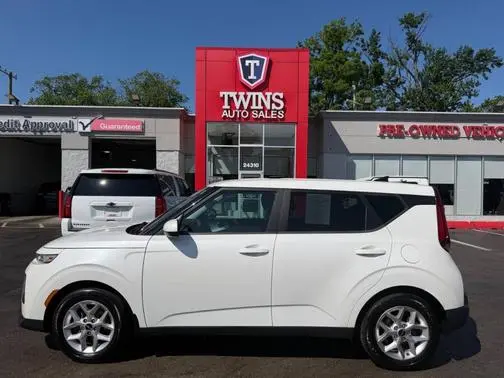 2022 Kia Soul LX FWD photo