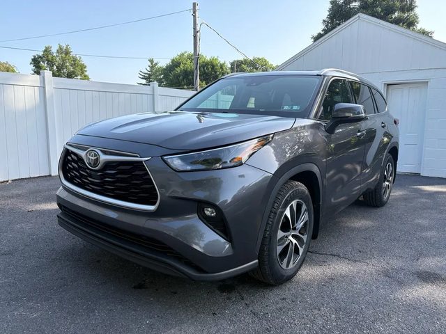 2022 Toyota Highlander XLE AWD photo