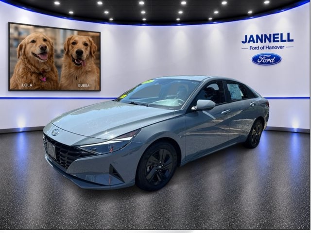 2022 Hyundai Elantra SEL FWD photo