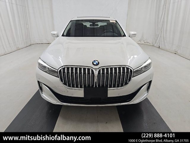 2022 BMW 7 Series 740i RWD photo