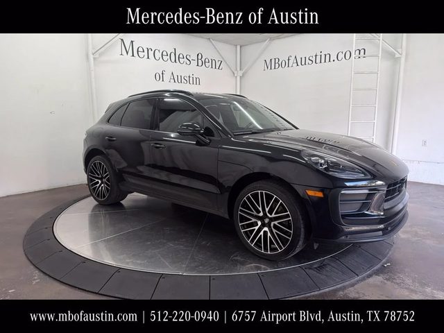 2022 Porsche Macan AWD photo