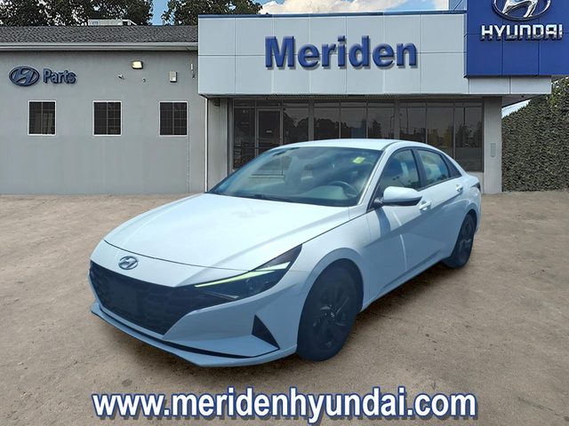 2022 Hyundai Elantra SEL FWD photo