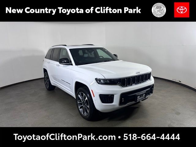2022 Jeep Grand Cherokee Overland 4WD photo