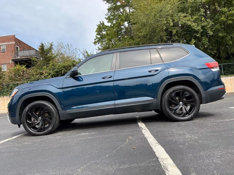 2022 Volkswagen Atlas 3.6L V6 SE w/Technology AWD photo