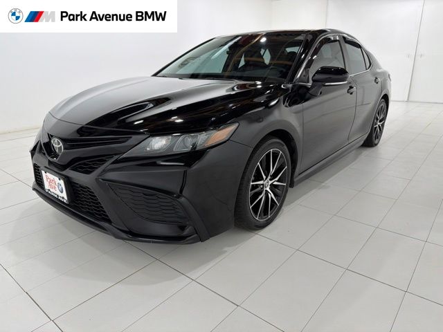 2022 Toyota Camry SE AWD photo