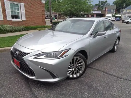 2022 Lexus ES ES 300h Luxury FWD photo