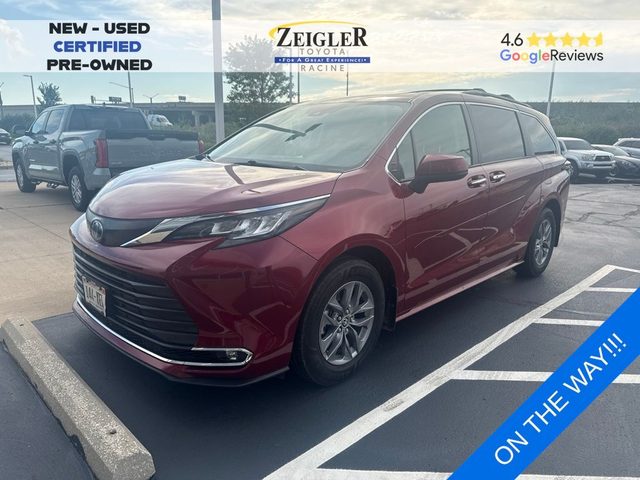 2022 Toyota Sienna XLE FWD photo