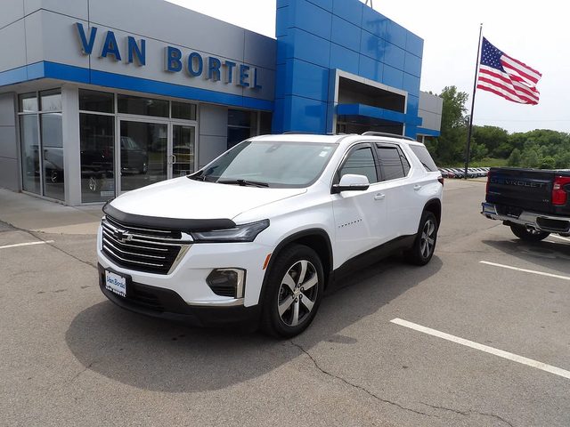 2022 Chevrolet Traverse LT Leather FWD photo