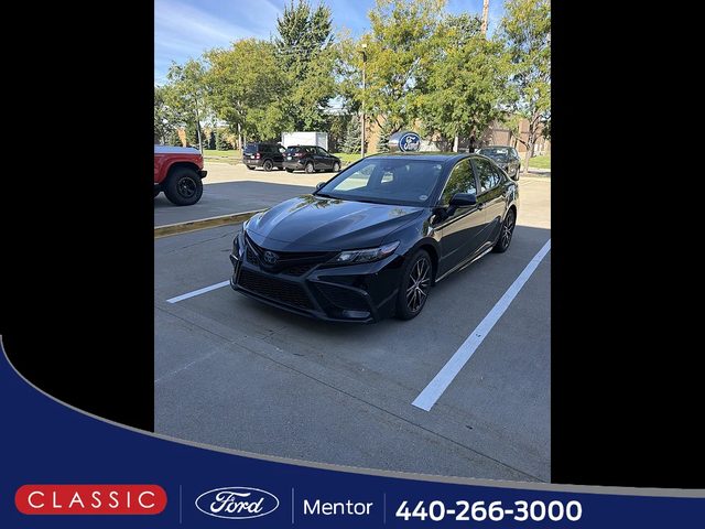 2022 Toyota Camry Hybrid SE FWD photo