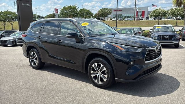 2022 Toyota Highlander XLE FWD photo