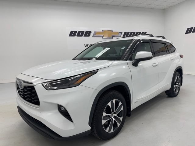 2022 Toyota Highlander Hybrid XLE AWD photo
