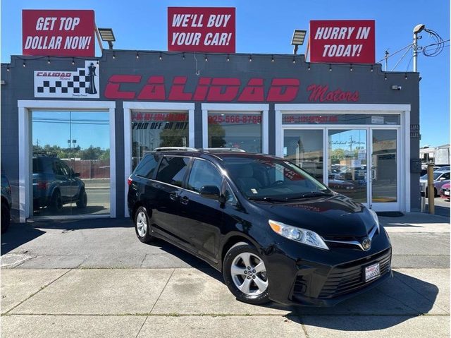 2019 Toyota Sienna LE FWD photo