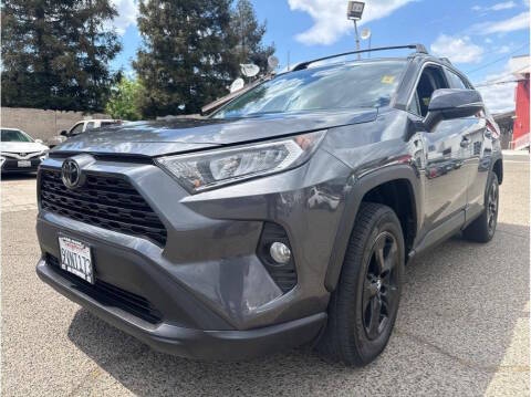 2020 Toyota RAV4 XLE AWD photo