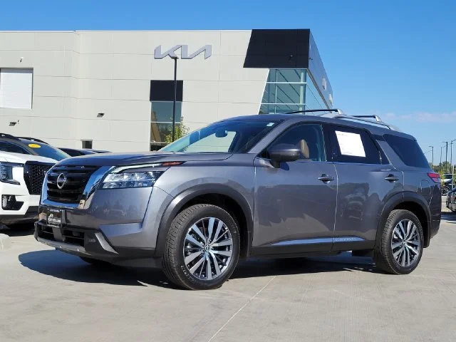 2022 Nissan Pathfinder Platinum 4WD photo
