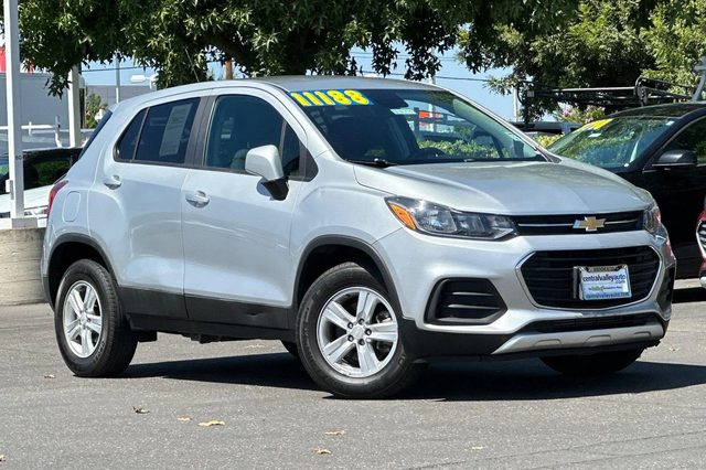 2022 Chevrolet Trax LS AWD photo