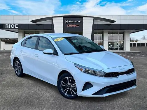 2022 Kia Forte LXS FWD photo
