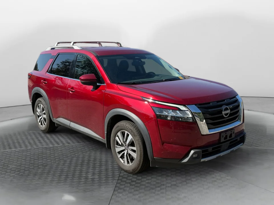 2022 Nissan Pathfinder SL 4WD photo