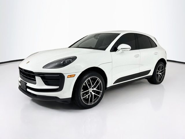 2022 Porsche Macan AWD photo