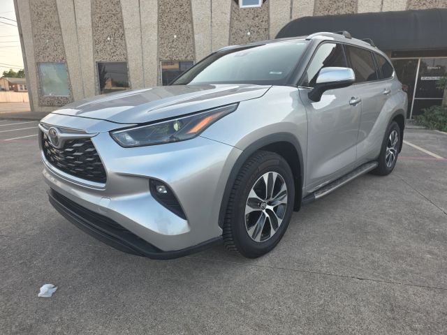 2022 Toyota Highlander XLE FWD photo