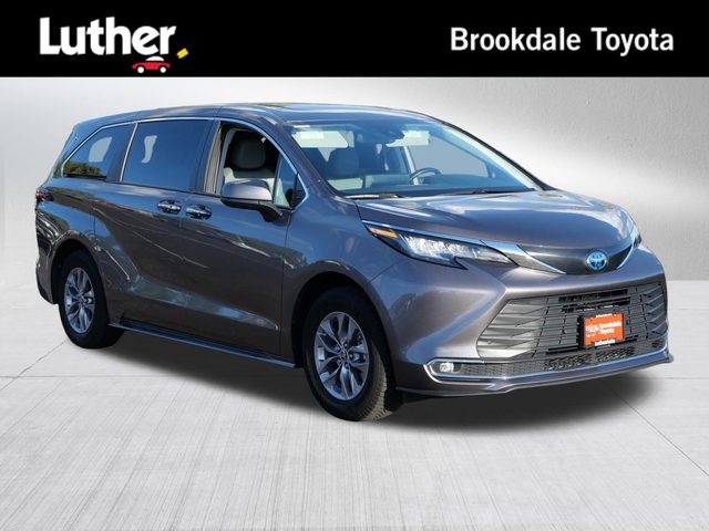 2022 Toyota Sienna XLE AWD photo