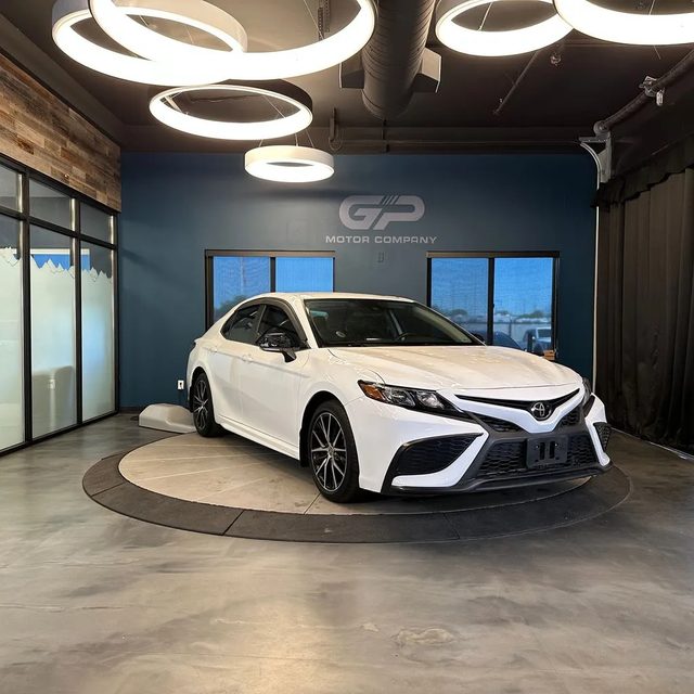 2022 Toyota Camry SE FWD photo