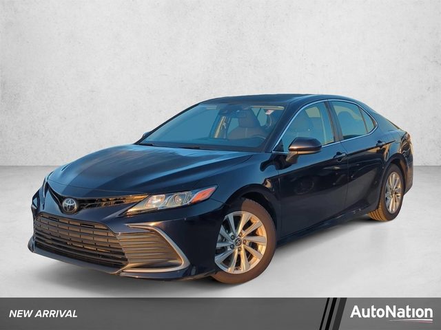 2022 Toyota Camry LE FWD photo