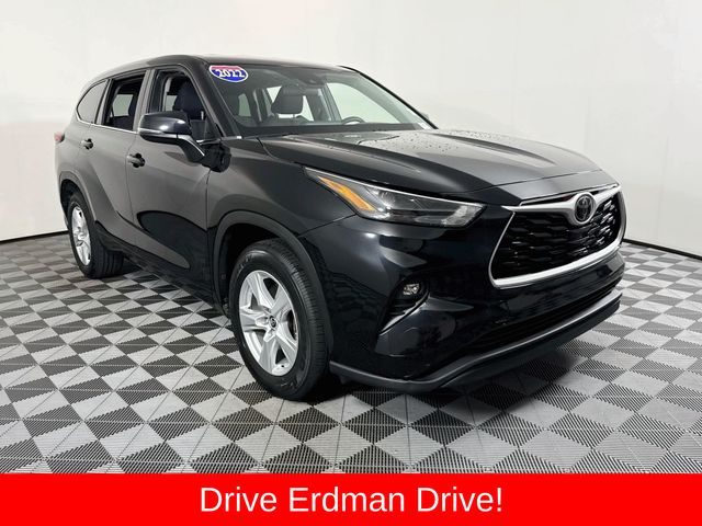2022 Toyota Highlander LE FWD photo