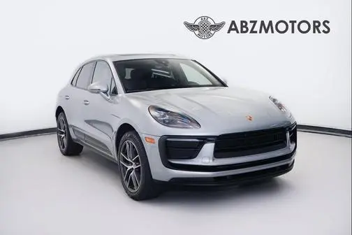 2022 Porsche Macan AWD photo
