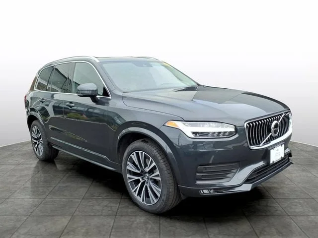2022 Volvo XC90 Momentum AWD photo