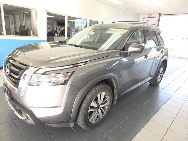 2022 Nissan Pathfinder SL 4WD photo