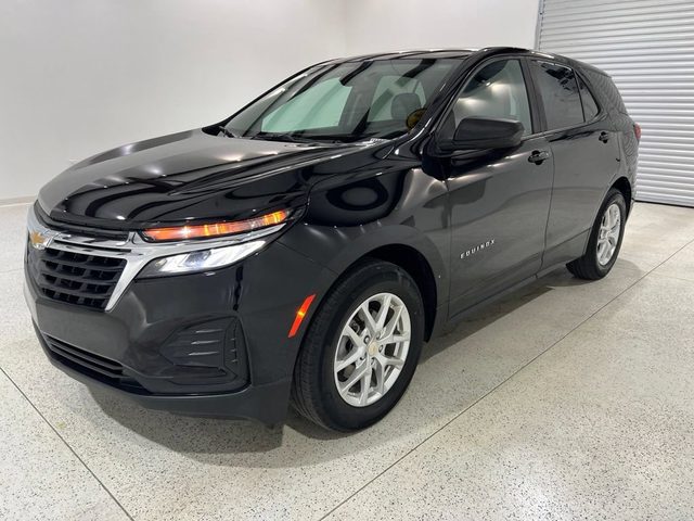 2022 Chevrolet Equinox LS FWD photo