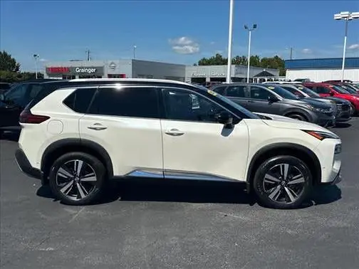 2022 Nissan Rogue Platinum FWD photo