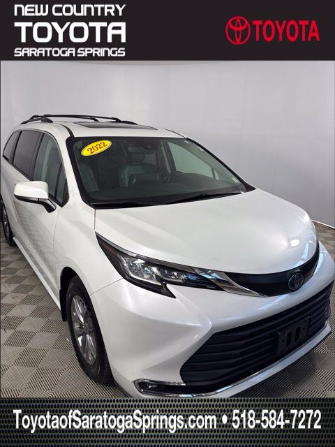 2022 Toyota Sienna XLE FWD photo