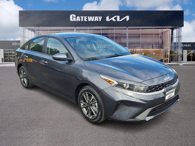 2022 Kia Forte LXS FWD photo