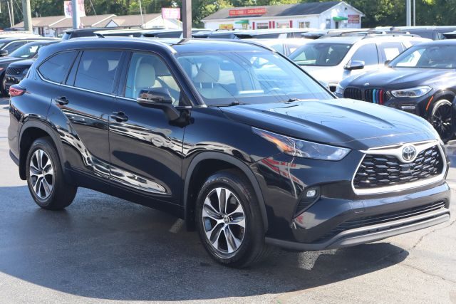 2022 Toyota Highlander XLE AWD photo