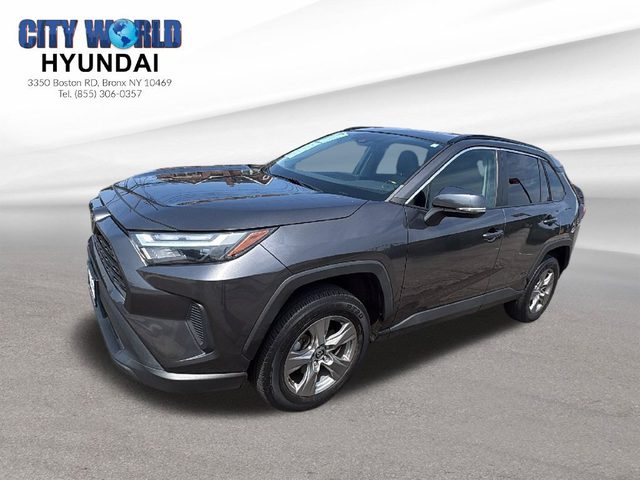 2022 Toyota RAV4 XLE AWD photo