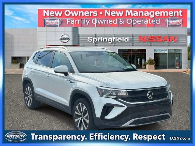 2022 Volkswagen Taos SE AWD photo