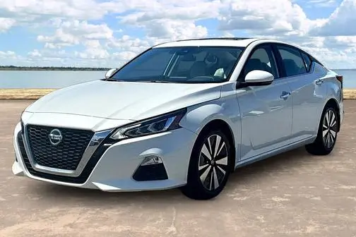 2022 Nissan Altima 2.5 SV FWD photo