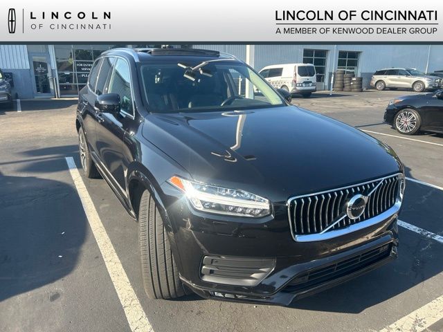 2022 Volvo XC90 Momentum AWD photo