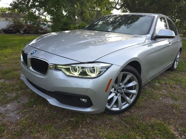 2018 BMW 3 Series 320i RWD photo