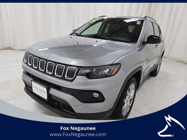 2022 Jeep Compass Latitude Lux 4WD photo