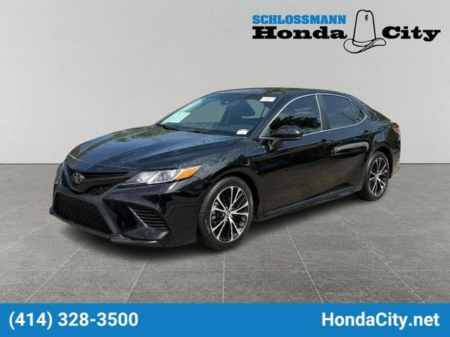 2020 Toyota Camry SE FWD photo